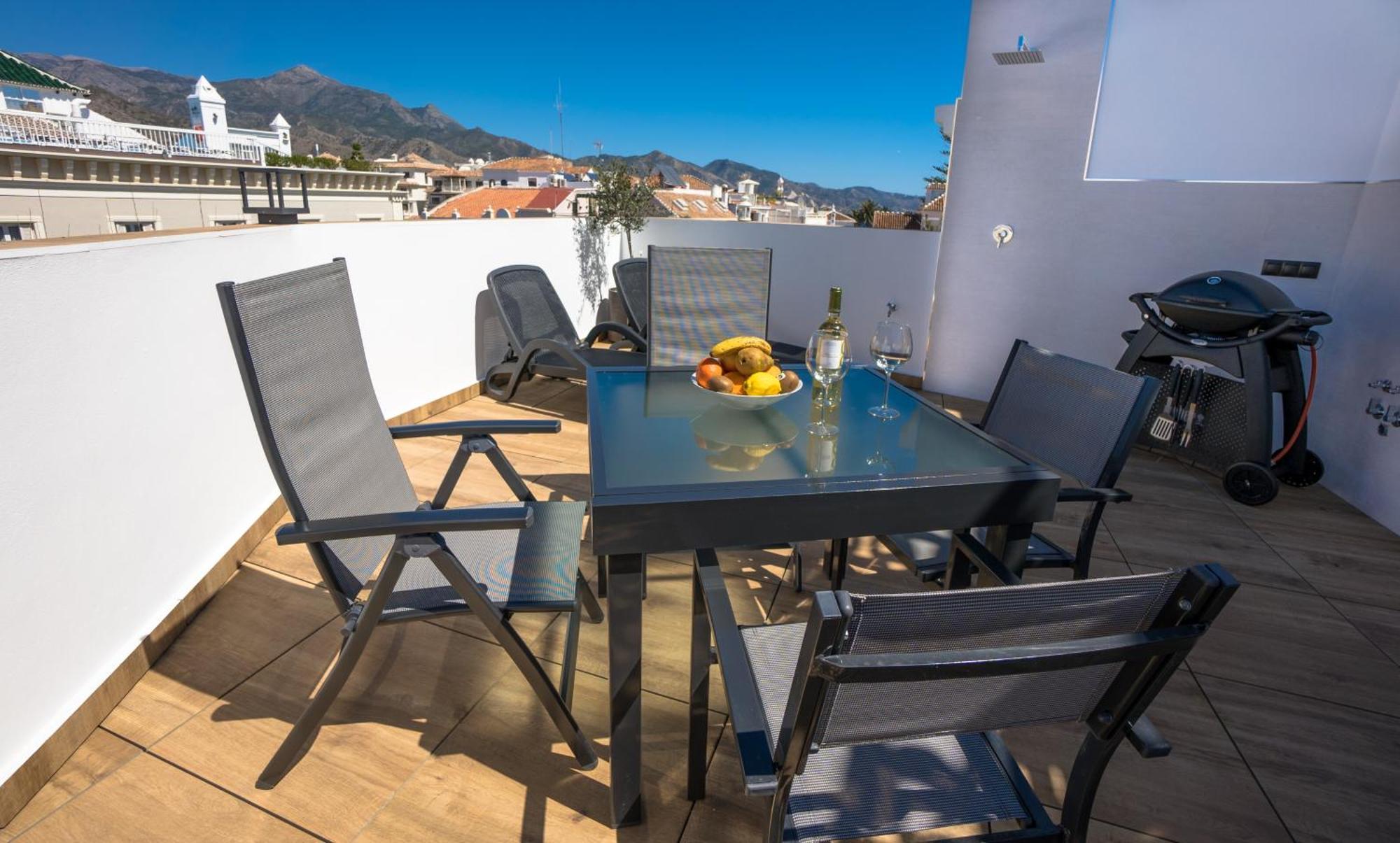 Apartamentos Kronox Nerja Bagian luar foto