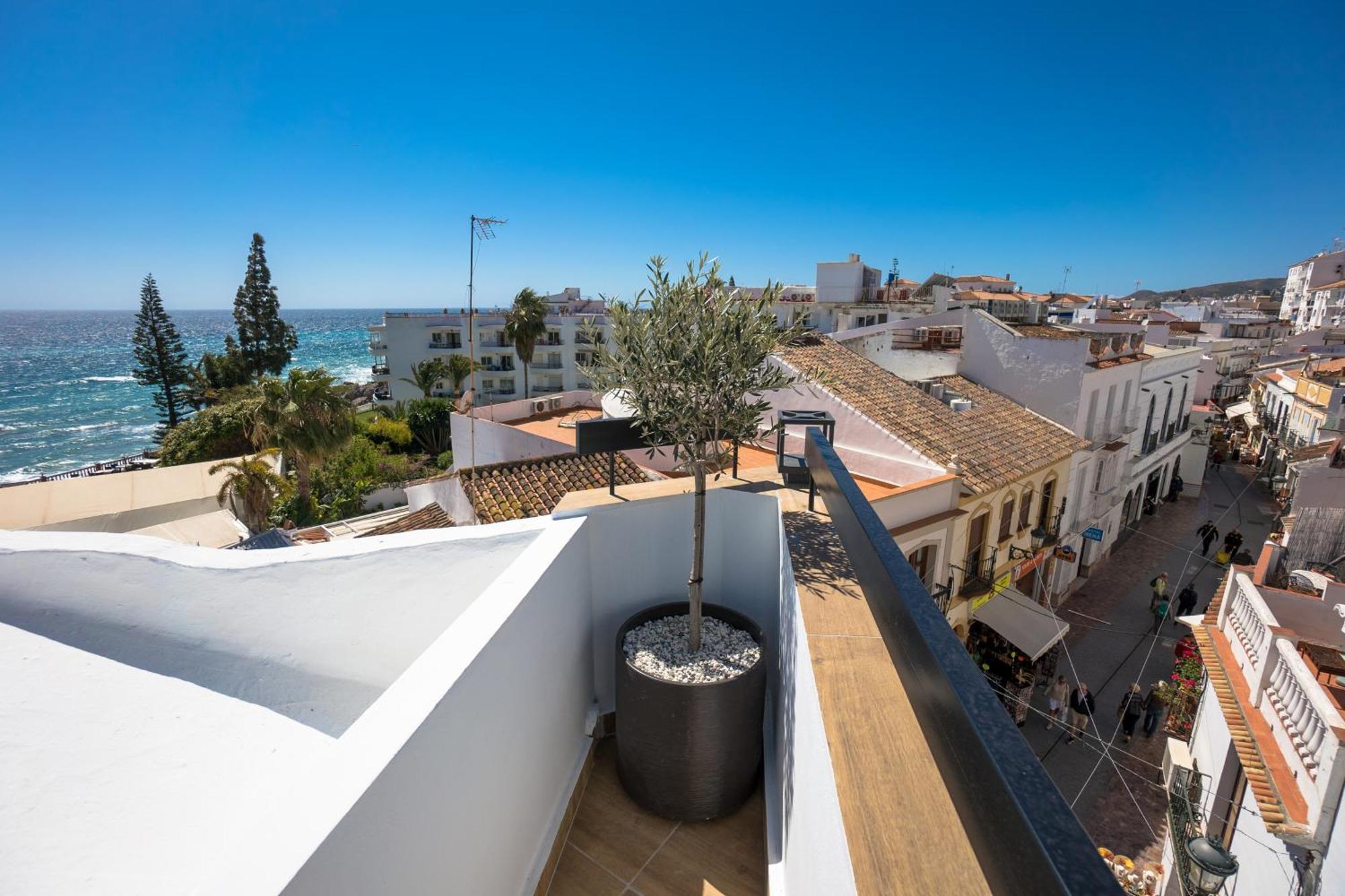 Apartamentos Kronox Nerja Bagian luar foto