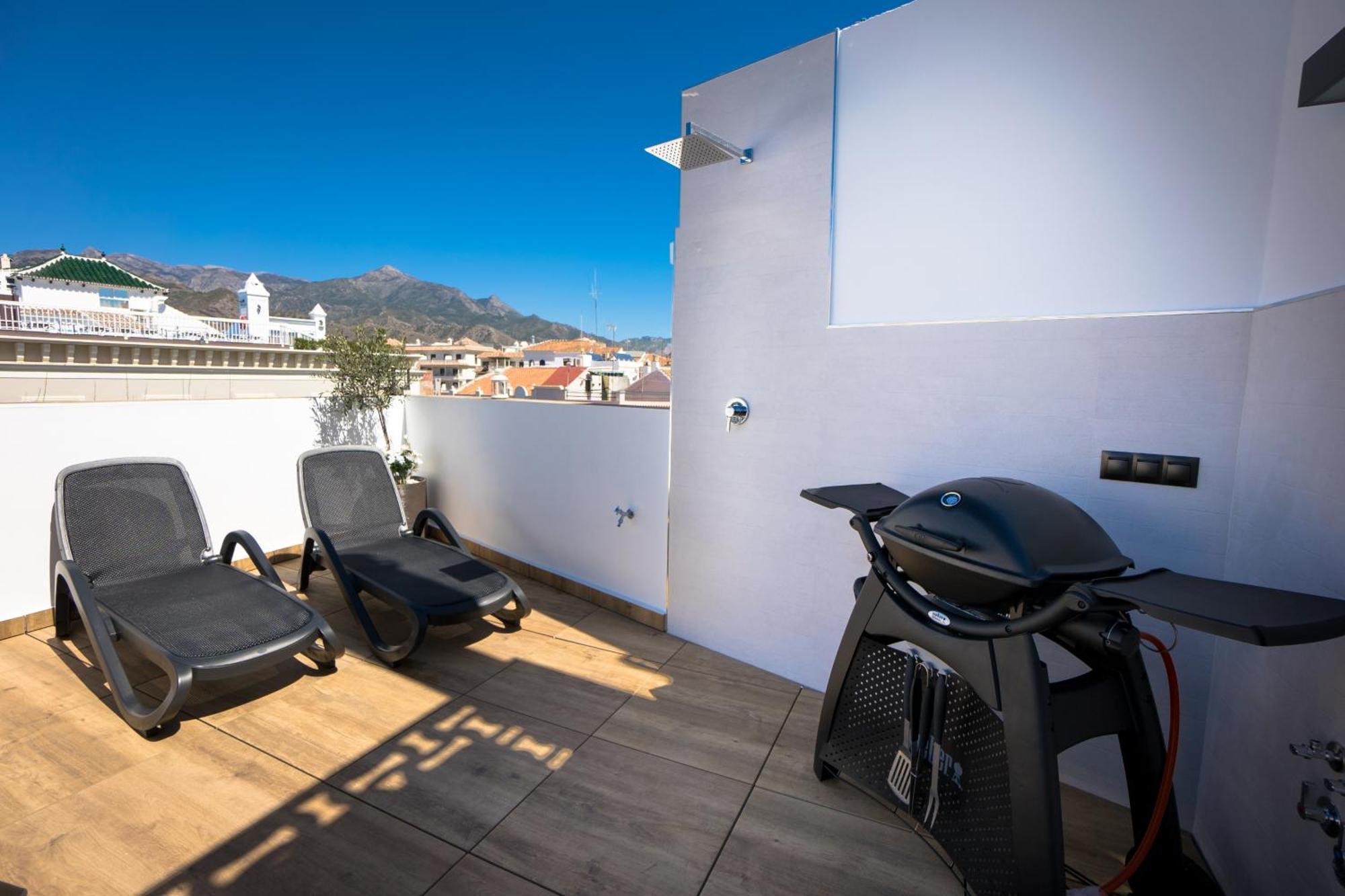 Apartamentos Kronox Nerja Bagian luar foto
